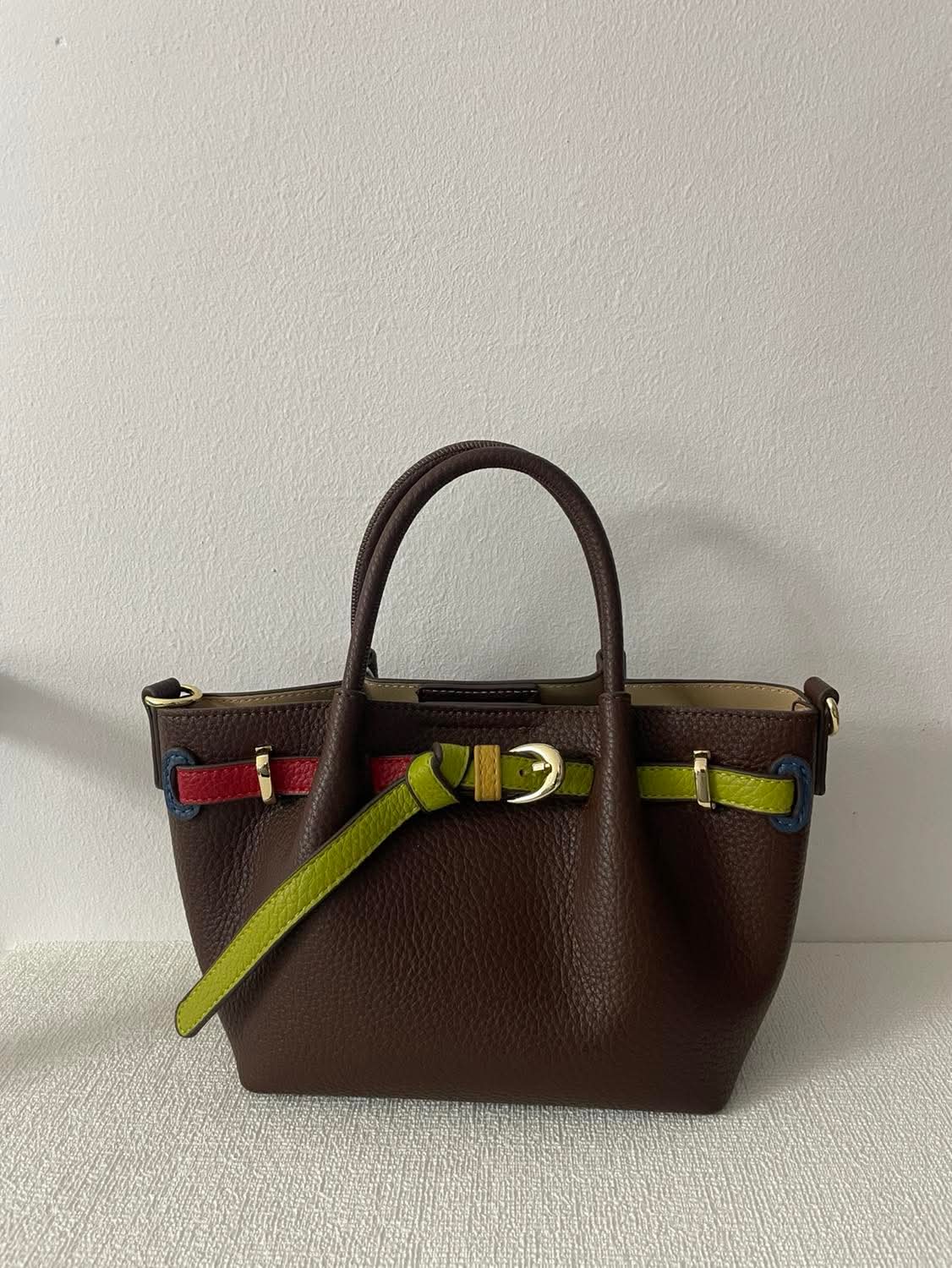 https://accessoiresmodes.com//storage/photos/360/DAVID JONES/received_1928717357752899.jpeg